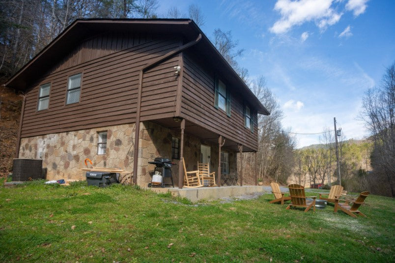 Bear Necessity Cabin (sleeps 10)