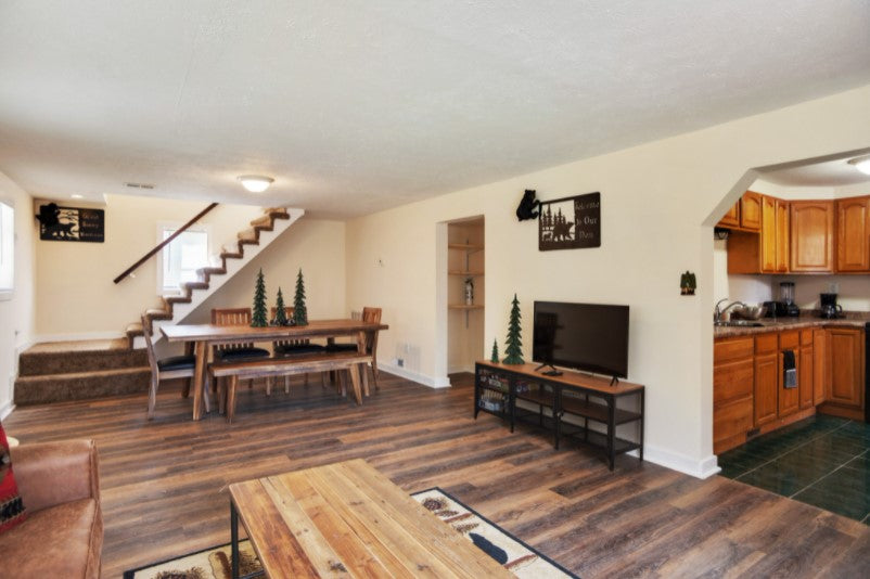 Bear Necessity Cabin (sleeps 10)