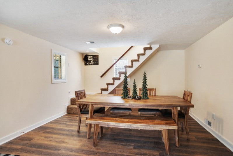 Bear Necessity Cabin (sleeps 10)