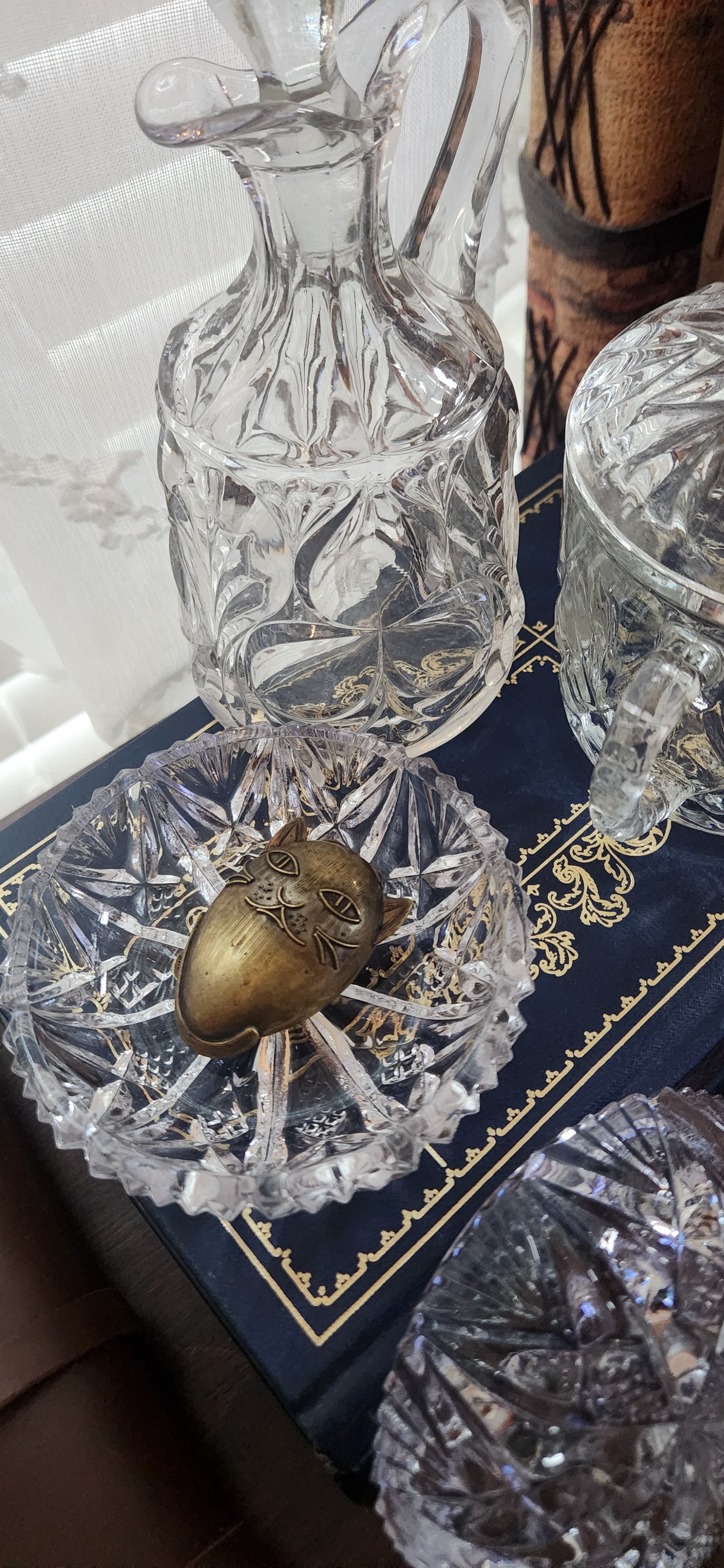 Vintage brass cat pillbox