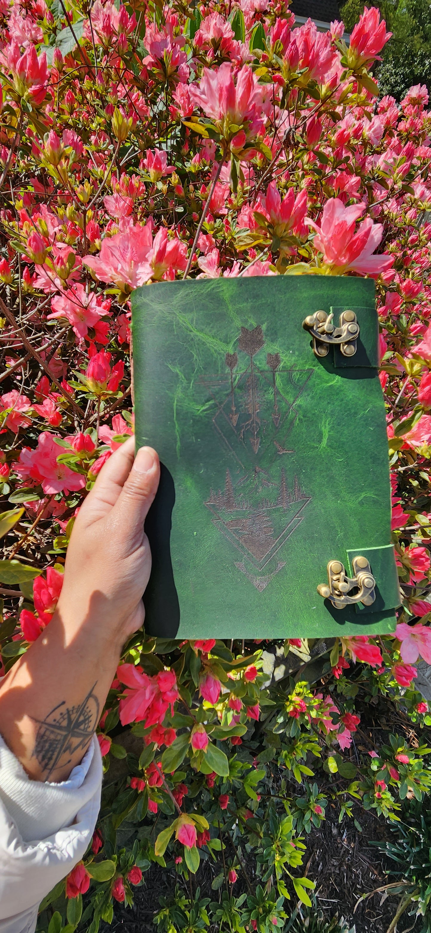 Antiqued leather sketchbook journal